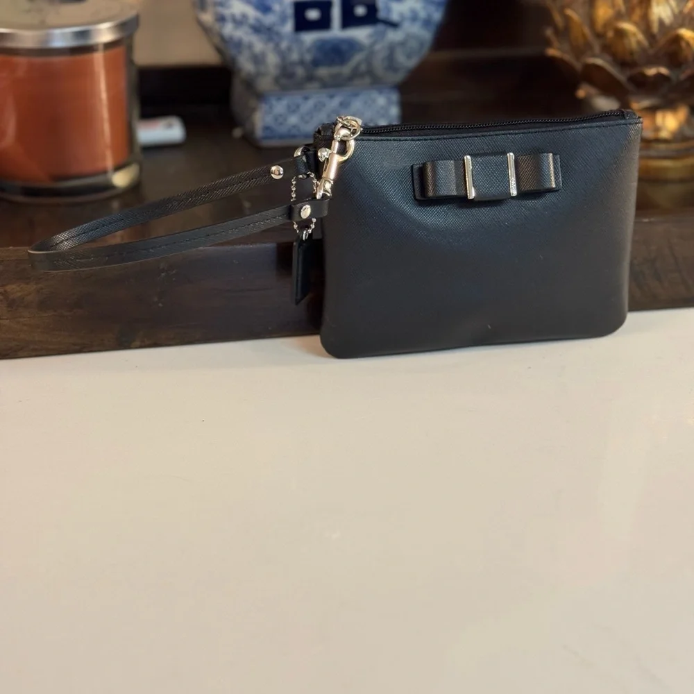 🖤 COACH BLACK DARCY SAFFIANO LEATHER BOW WRISTLET! - Picture 4 of 7